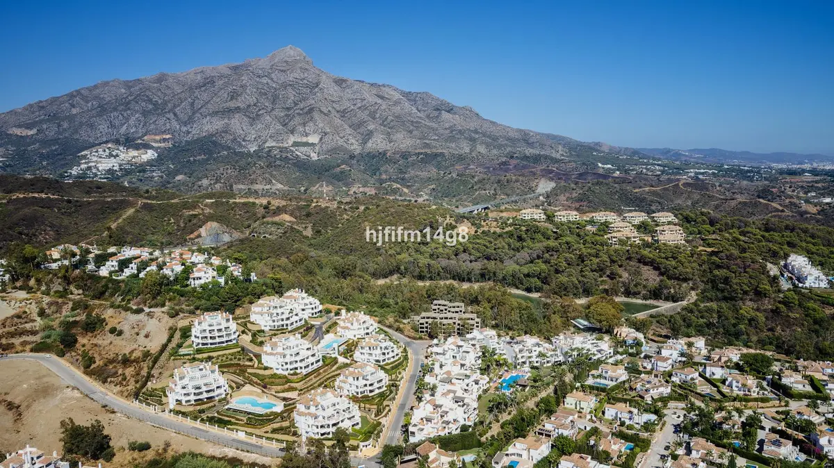 Middle Floor Apartment in Nueva Andalucía