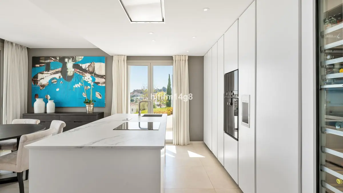 Middle Floor Apartment in Nueva Andalucía
