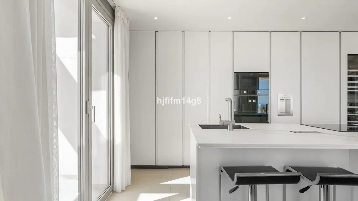 Middle Floor Apartment in Nueva Andalucía
