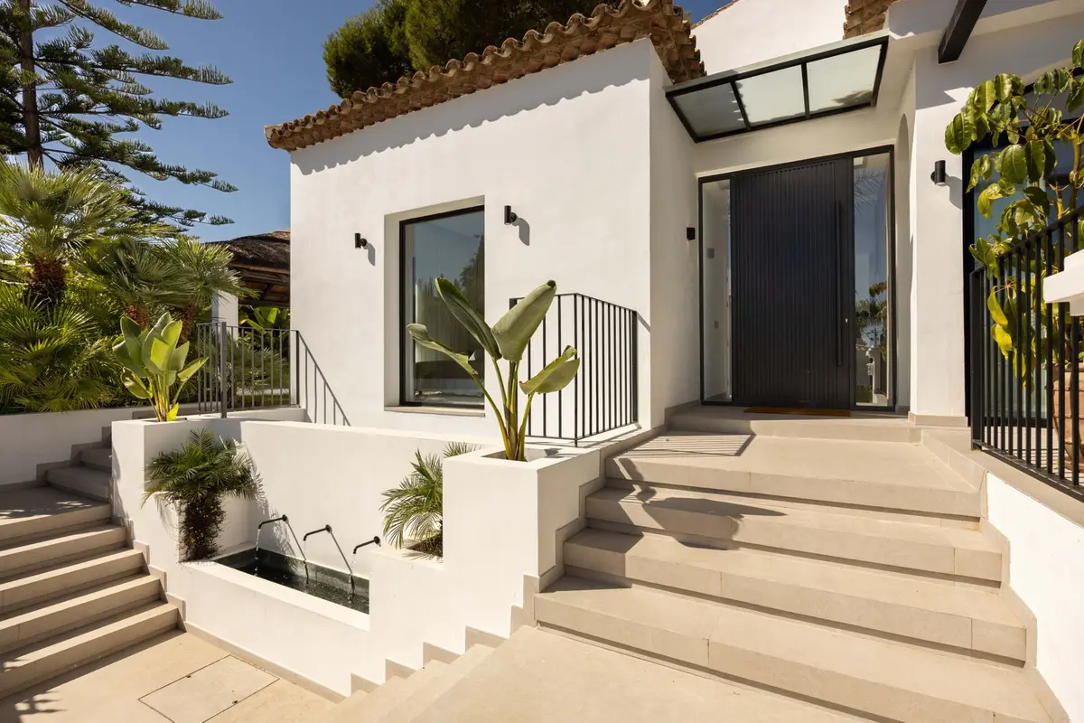 Detached Villa in Nueva Andalucía