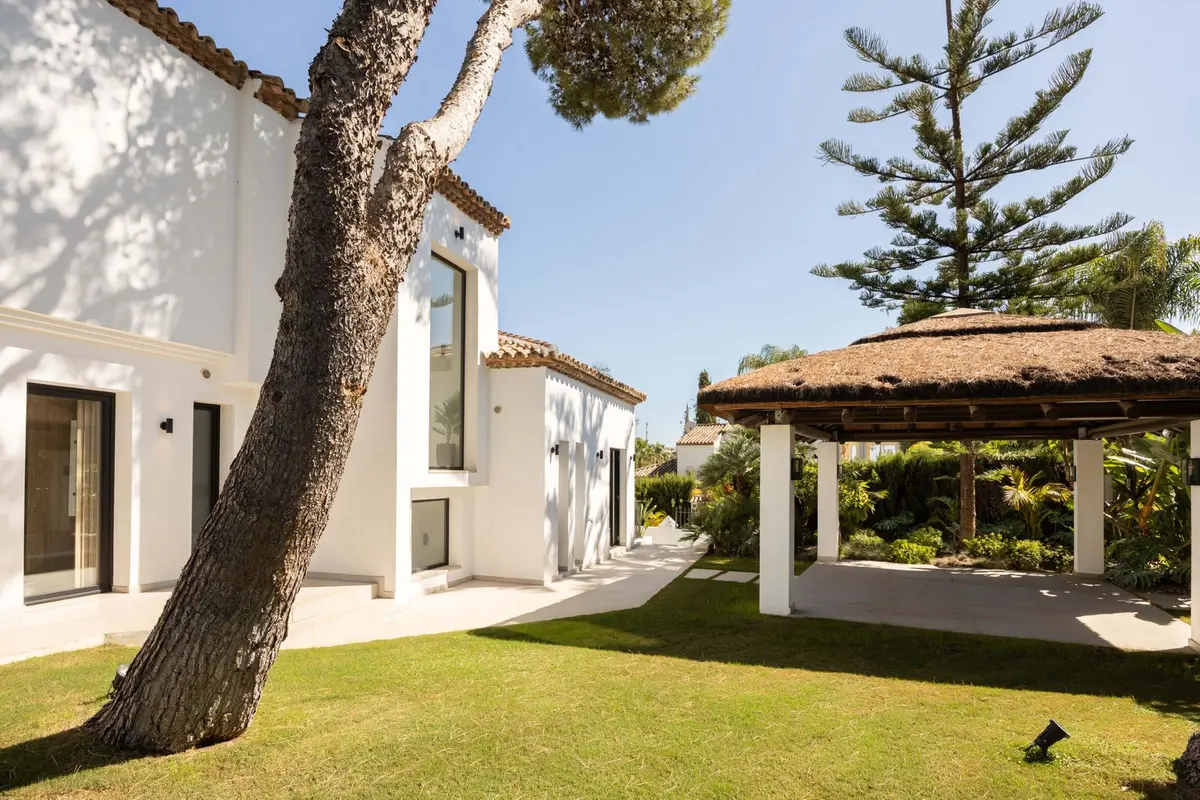 Detached Villa in Nueva Andalucía