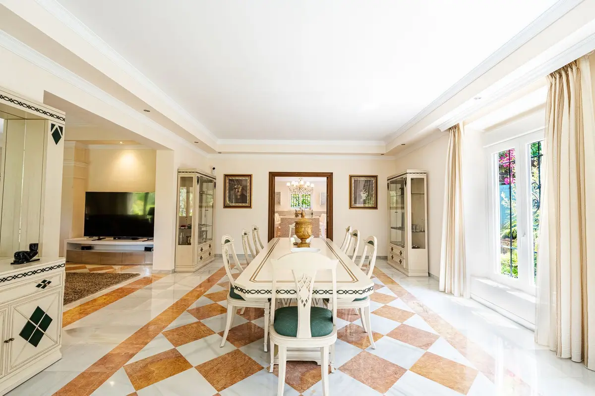 Detached Villa in El Paraiso