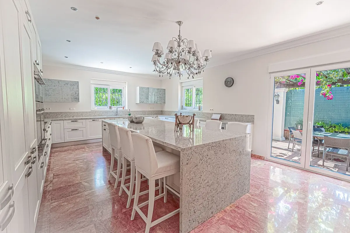 Detached Villa in El Paraiso