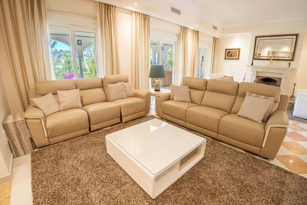 Detached Villa in El Paraiso