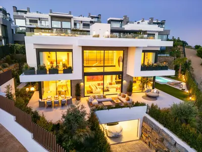 Modern 6 Bedroom Villa in Río Real, Marbella