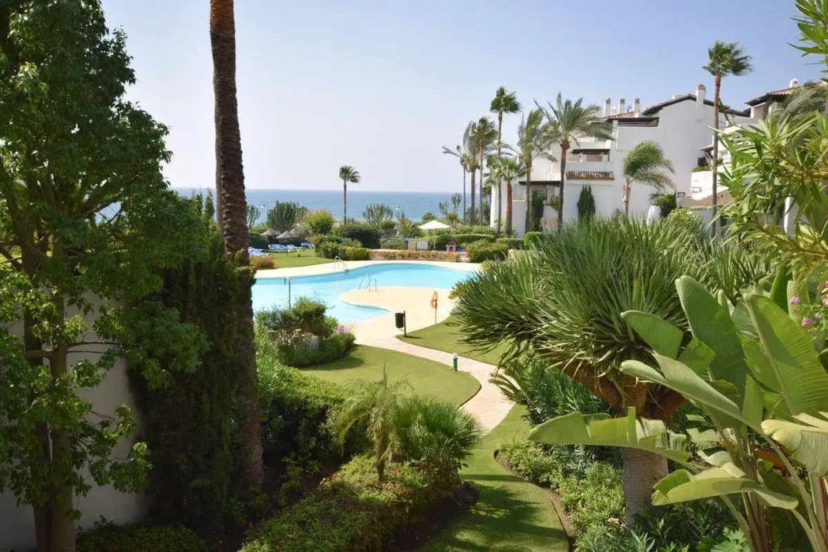 Middle Floor Apartment in Costalita