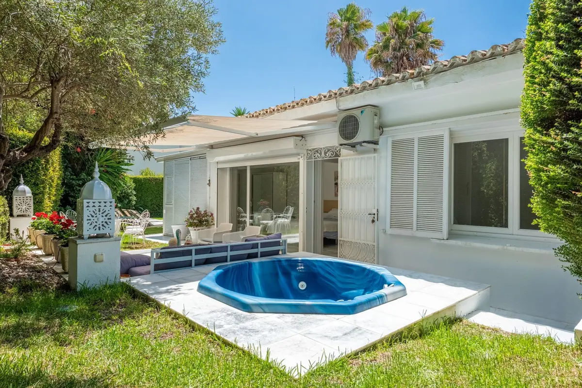 Semi-Detached House in Los Monteros