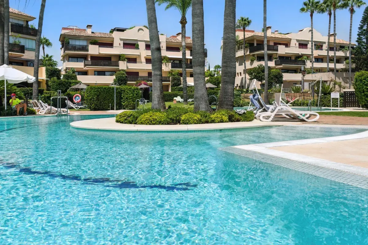 Middle Floor Apartment in Costalita