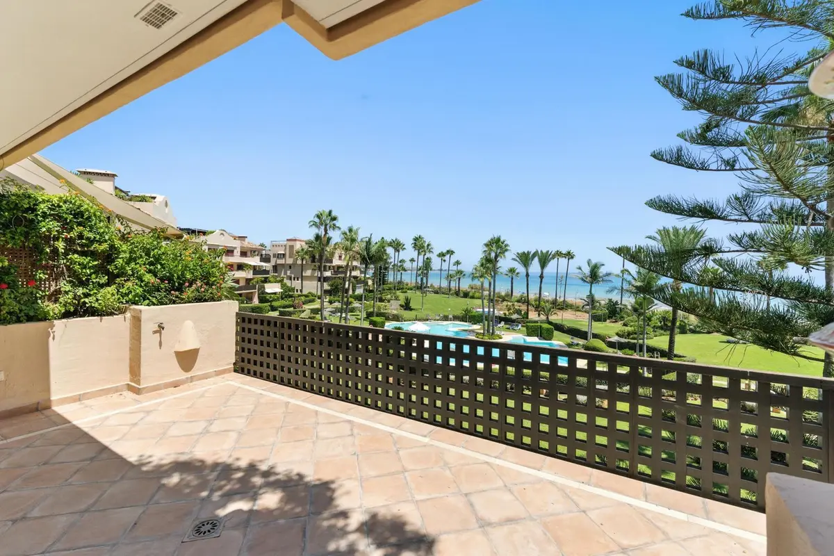 Middle Floor Apartment in Costalita