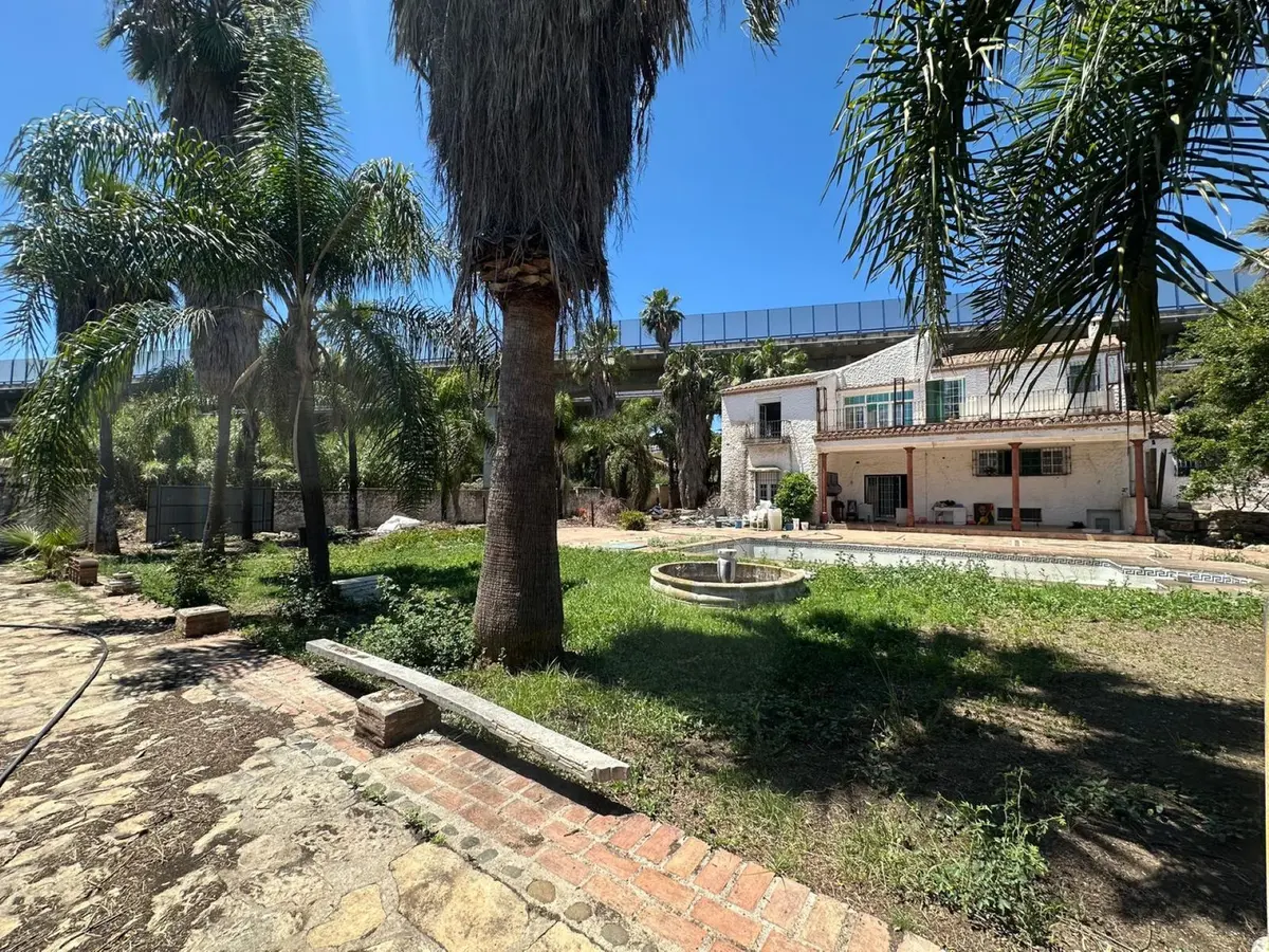 Detached Villa in Nueva Andalucía