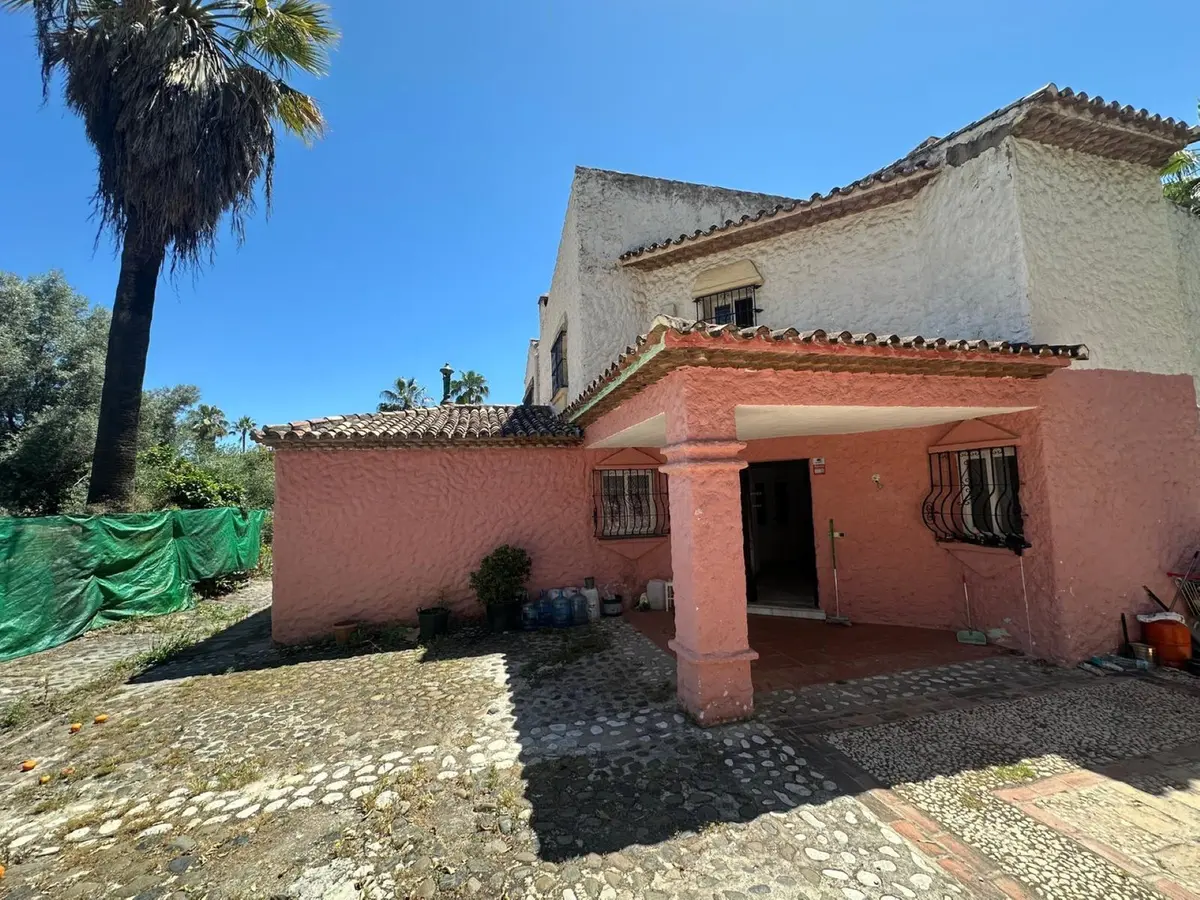 Detached Villa in Nueva Andalucía