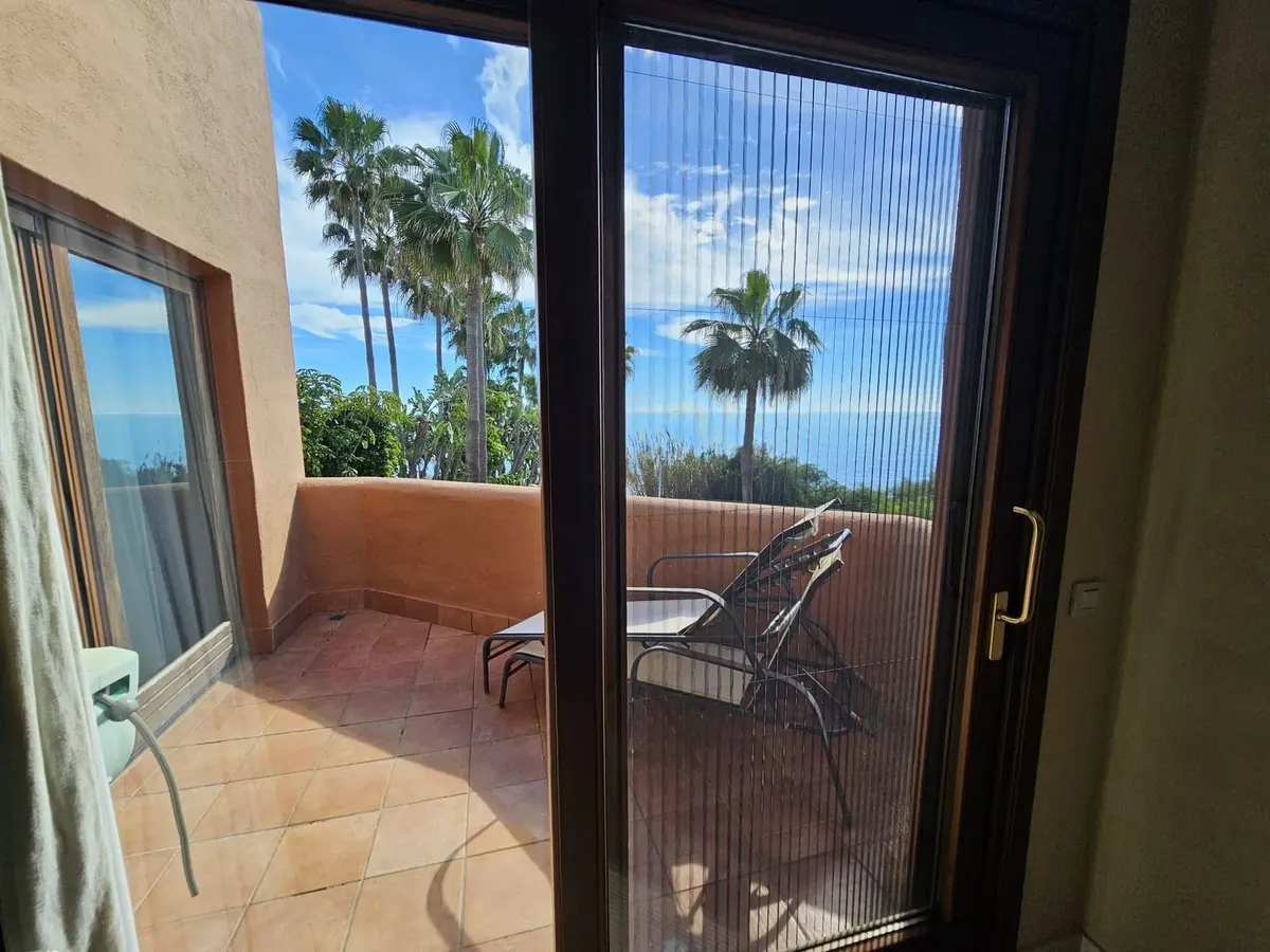 Middle Floor Apartment in Estepona
