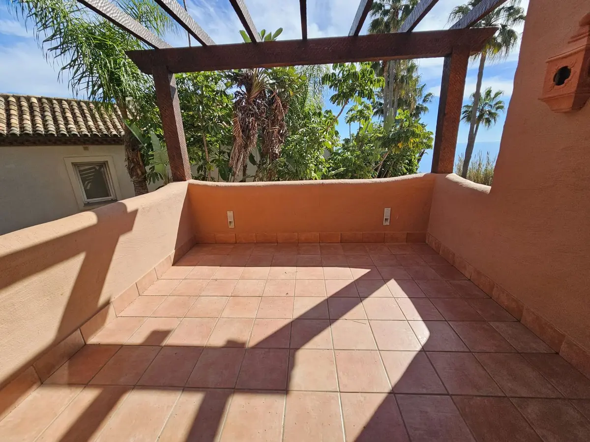 Middle Floor Apartment in Estepona
