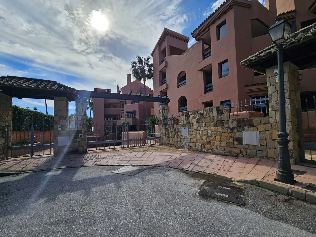 Middle Floor Apartment in Estepona