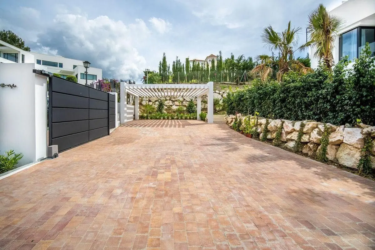 Detached Villa in Nueva Andalucía