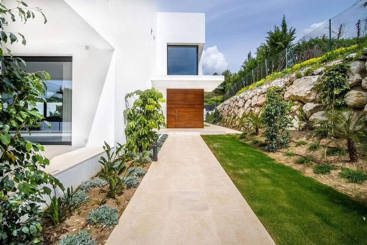 Detached Villa in Nueva Andalucía