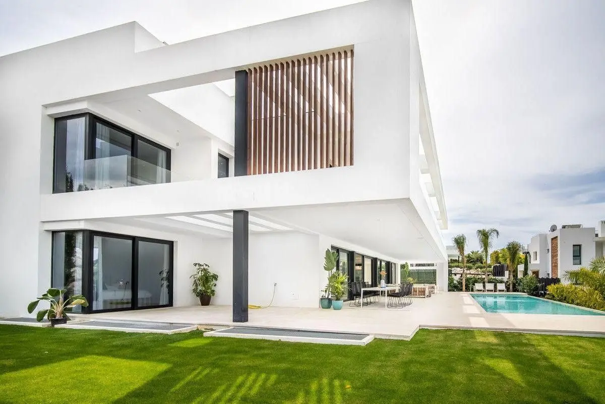 Detached Villa in Nueva Andalucía