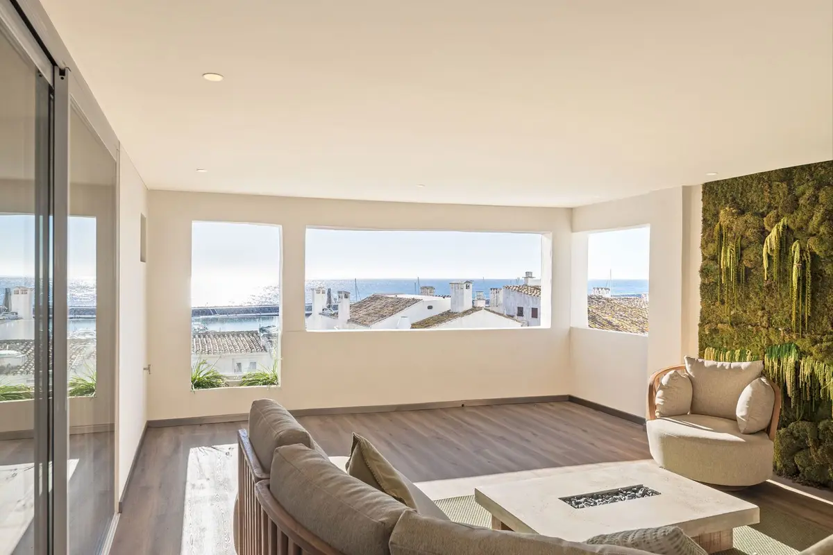Top Floor Apartment in Puerto Banús