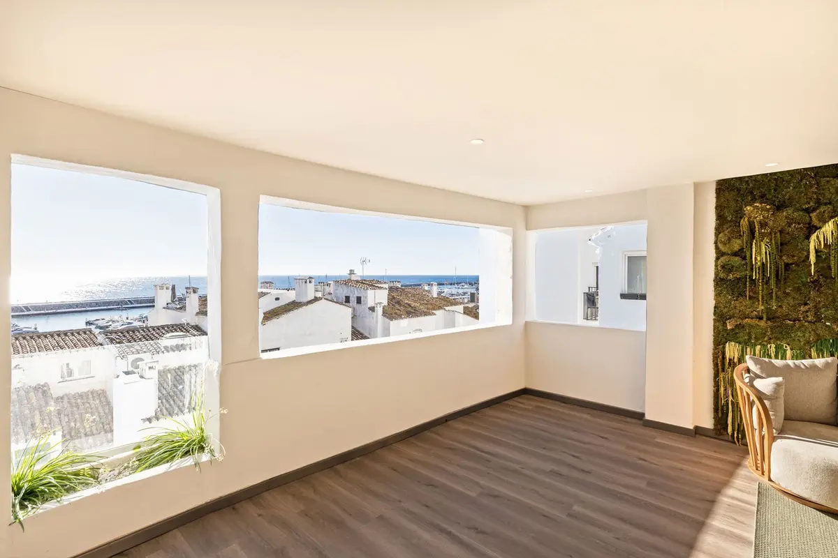 Top Floor Apartment in Puerto Banús