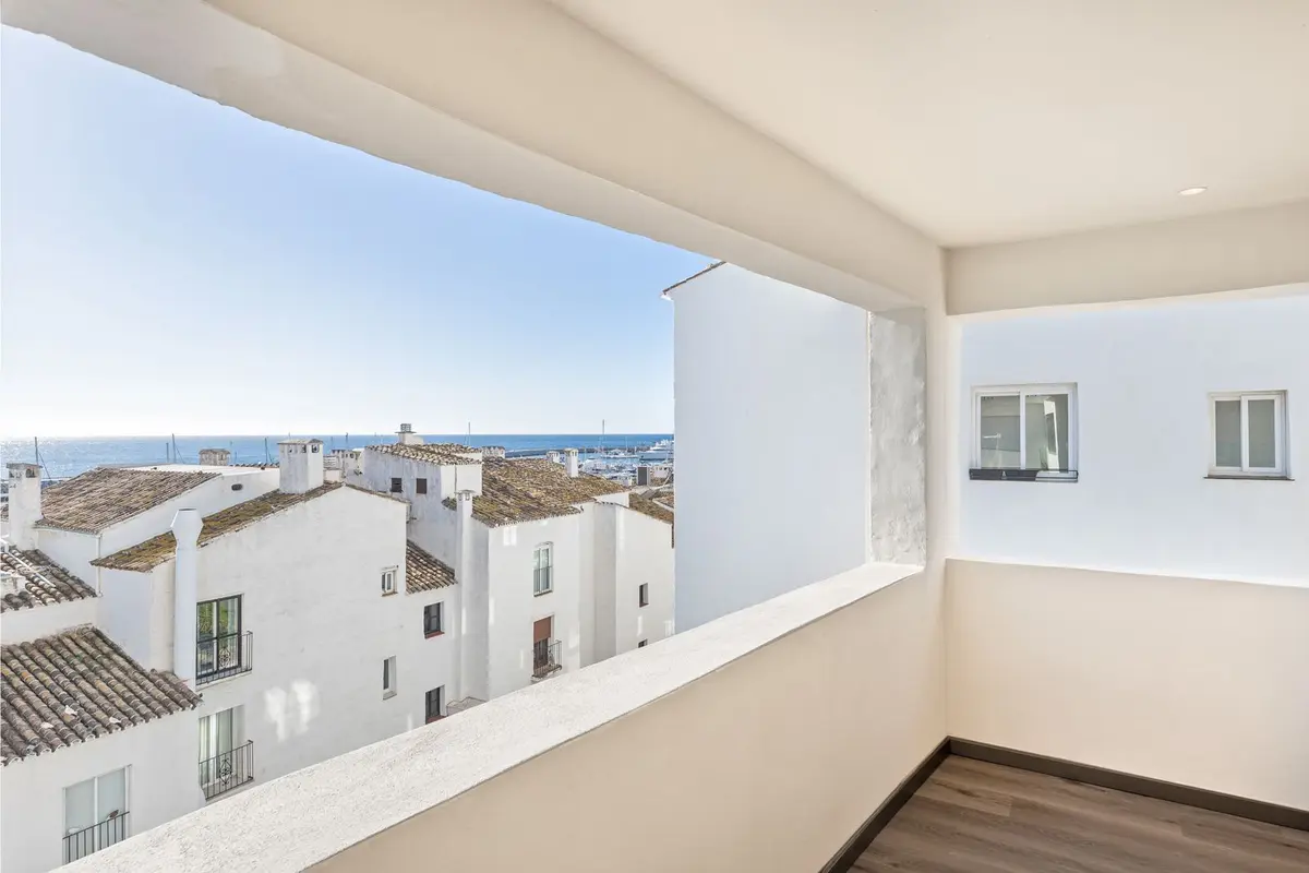 Top Floor Apartment in Puerto Banús