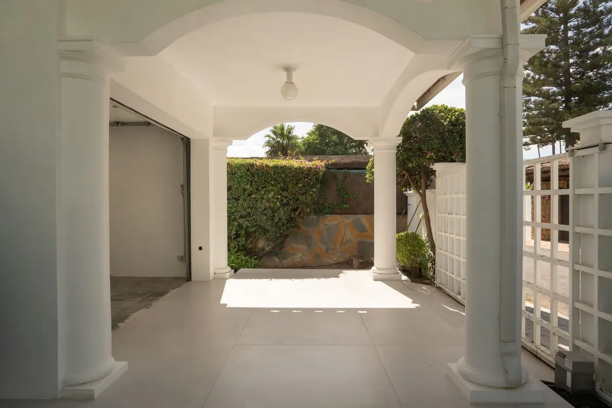Detached Villa in El Paraiso