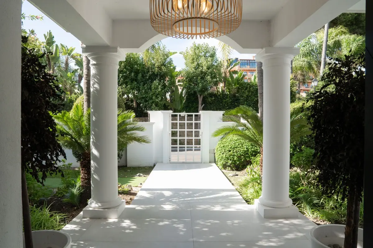Detached Villa in El Paraiso