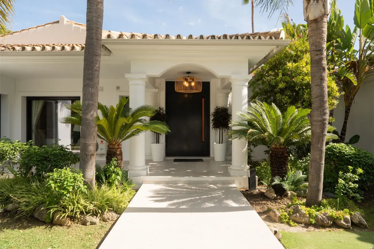 Detached Villa in El Paraiso