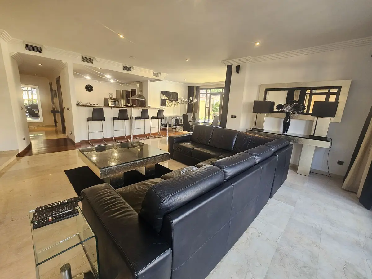 Middle Floor Apartment in Puerto Banús