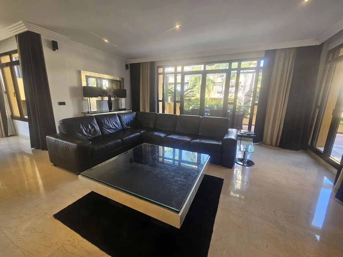 Middle Floor Apartment in Puerto Banús