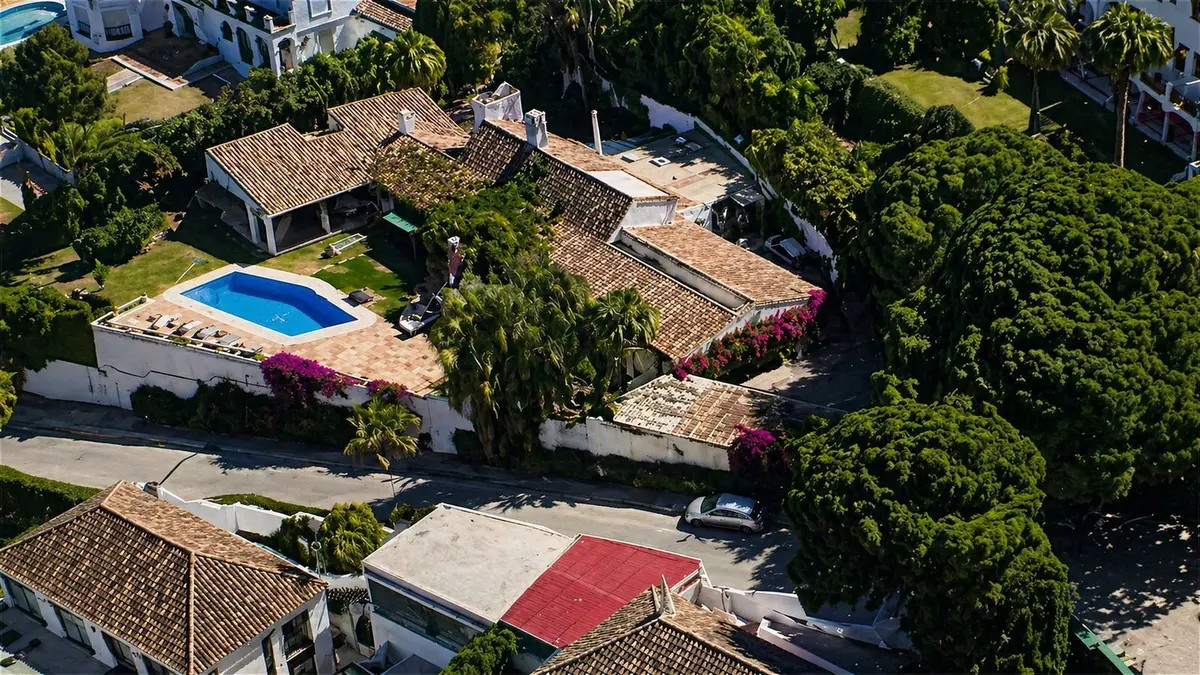Detached Villa in Nueva Andalucía