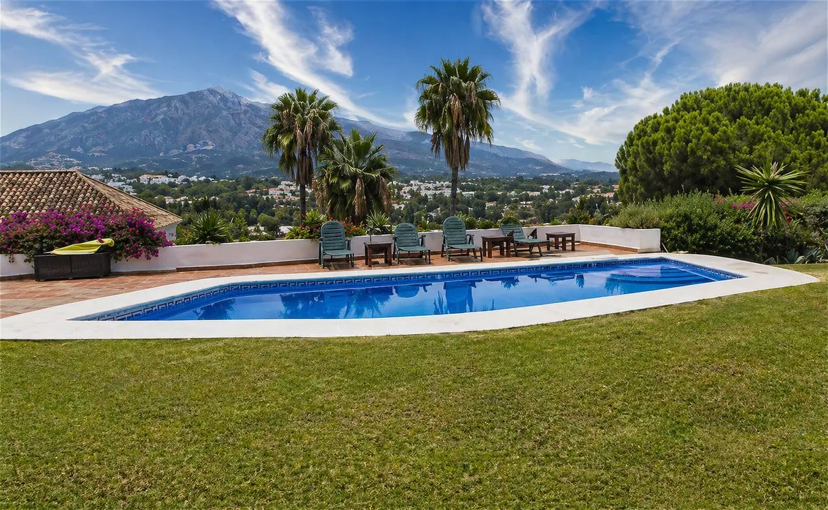 Detached Villa in Nueva Andalucía