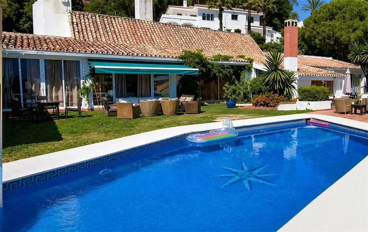 Detached Villa in Nueva Andalucía