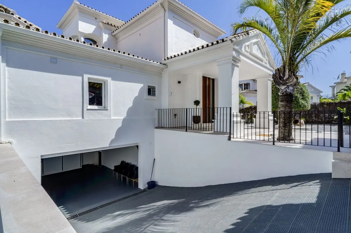 Detached Villa in Nueva Andalucía