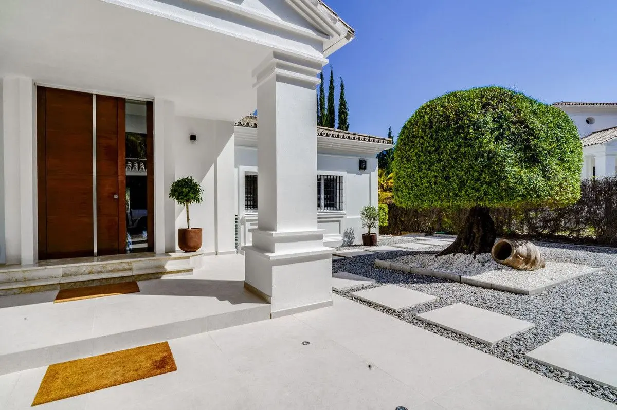 Detached Villa in Nueva Andalucía