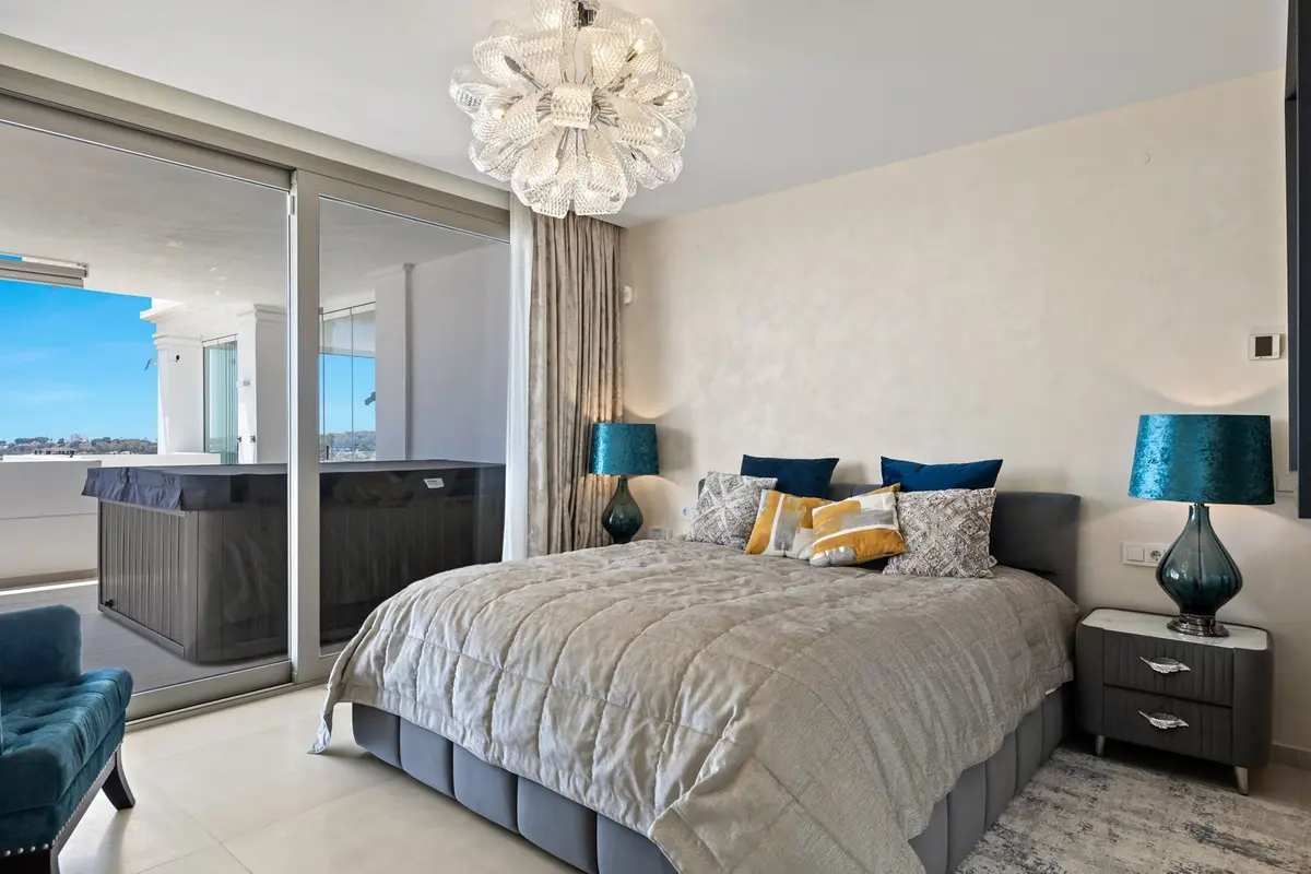 Middle Floor Apartment in Nueva Andalucía