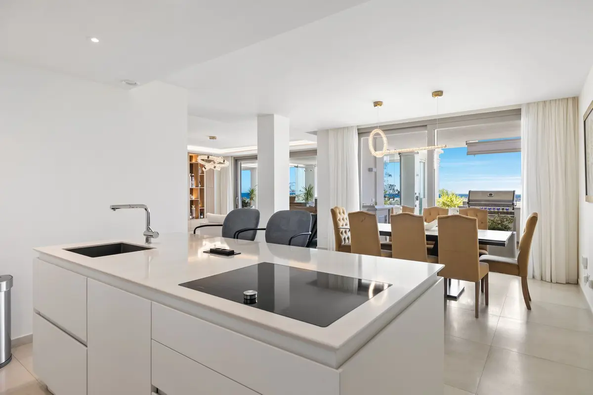 Middle Floor Apartment in Nueva Andalucía