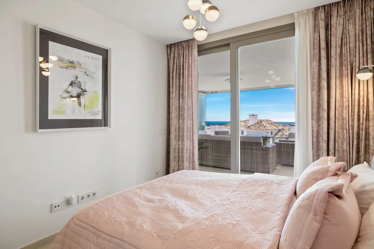 Middle Floor Apartment in Nueva Andalucía