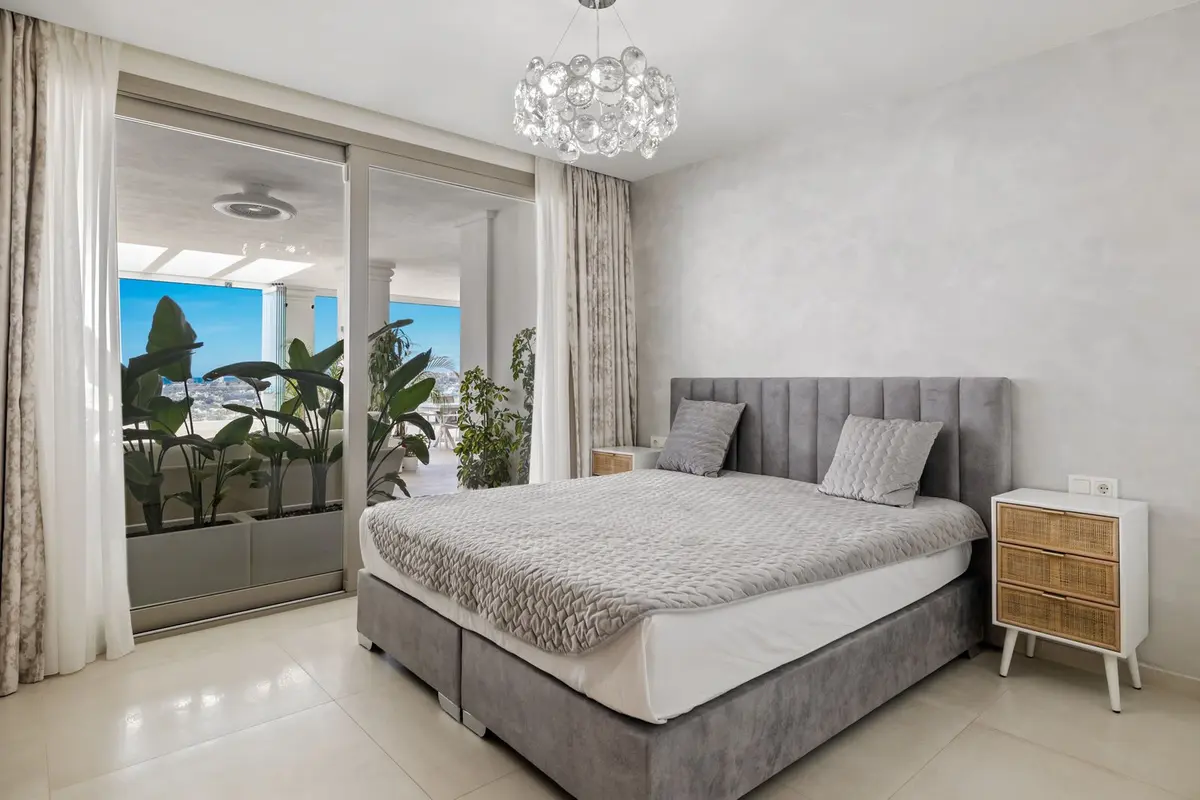 Middle Floor Apartment in Nueva Andalucía