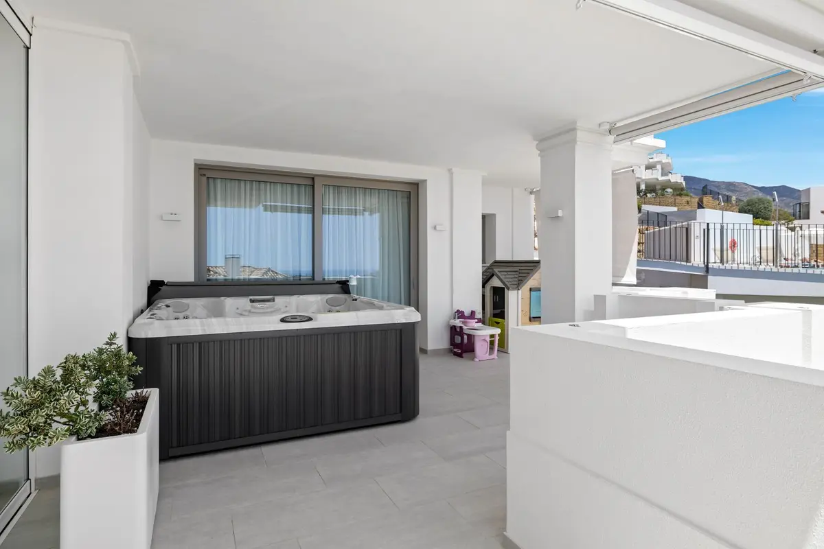 Middle Floor Apartment in Nueva Andalucía