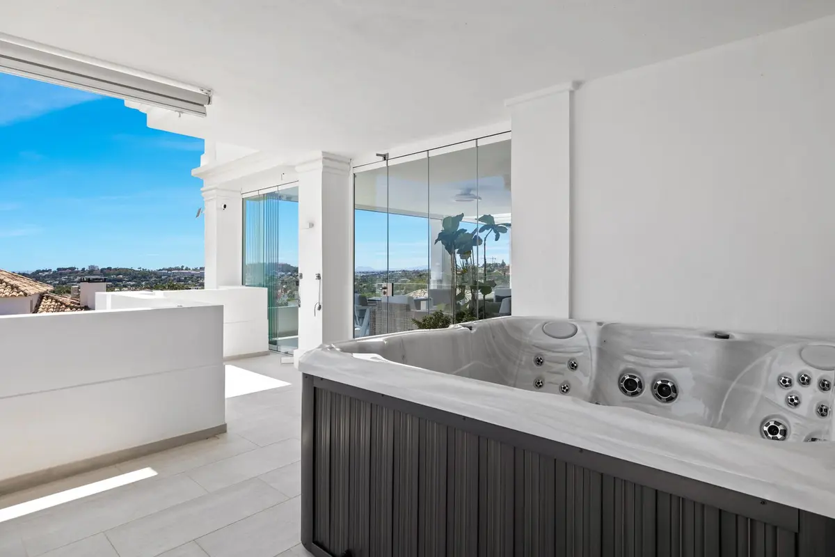 Middle Floor Apartment in Nueva Andalucía