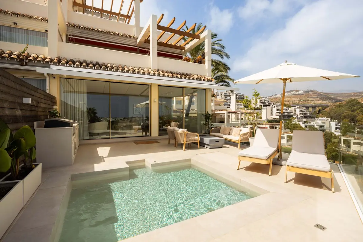 Middle Floor Apartment in Nueva Andalucía