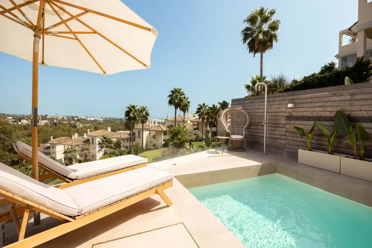 Middle Floor Apartment in Nueva Andalucía