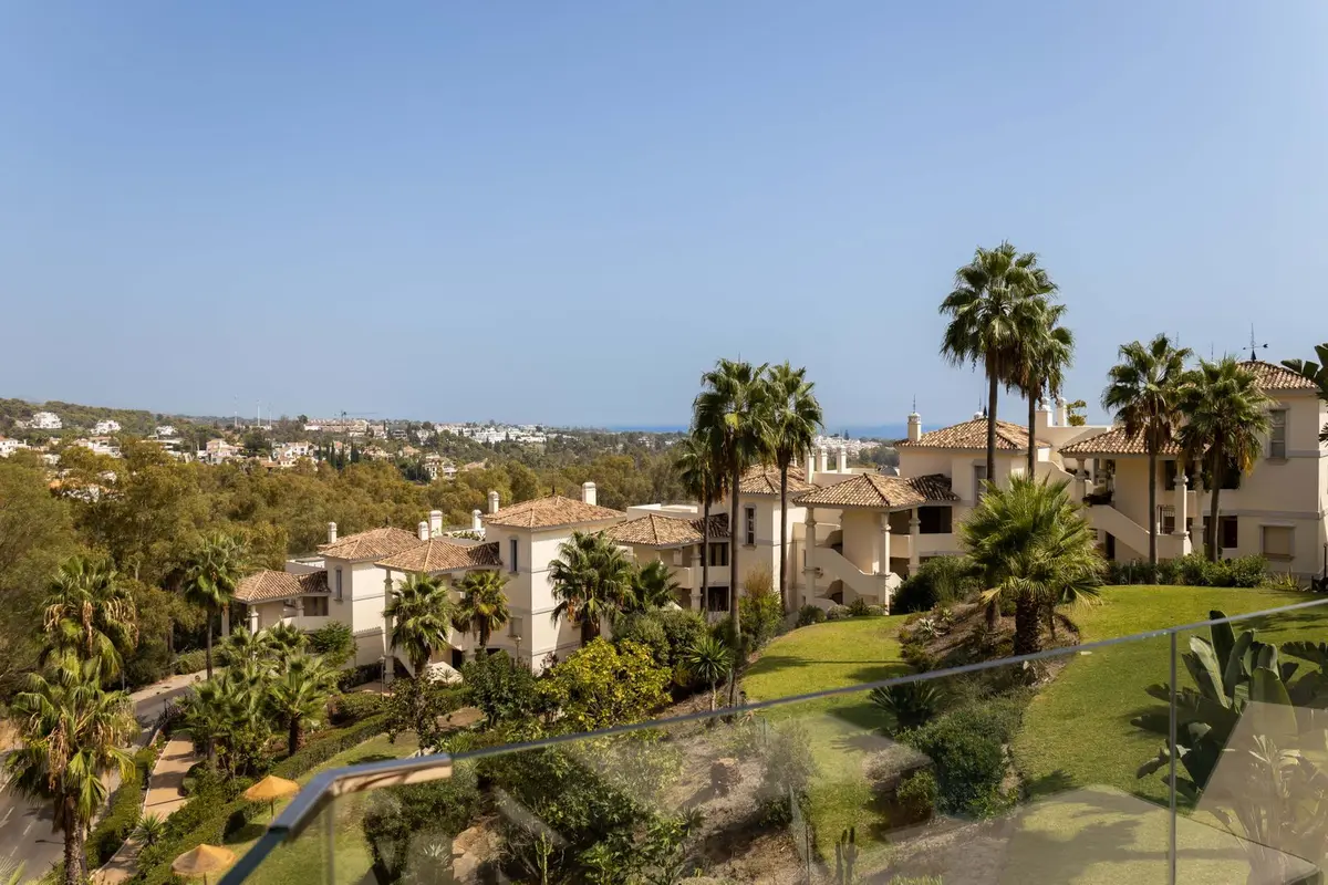 Middle Floor Apartment in Nueva Andalucía