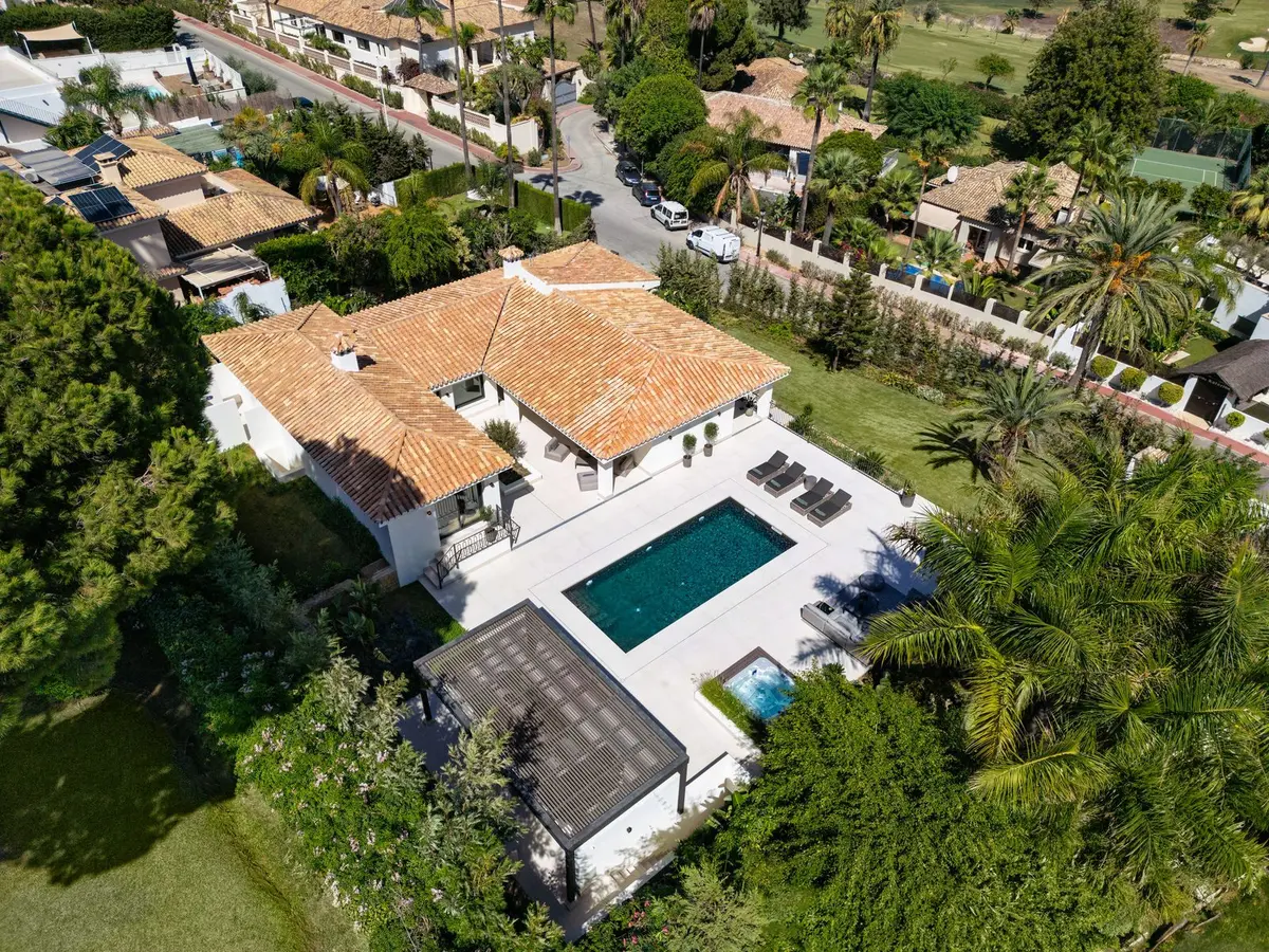 Detached Villa in Nueva Andalucía