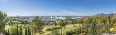 Frontline Golf 5 Bedroom Apartment in Nueva Andalucía