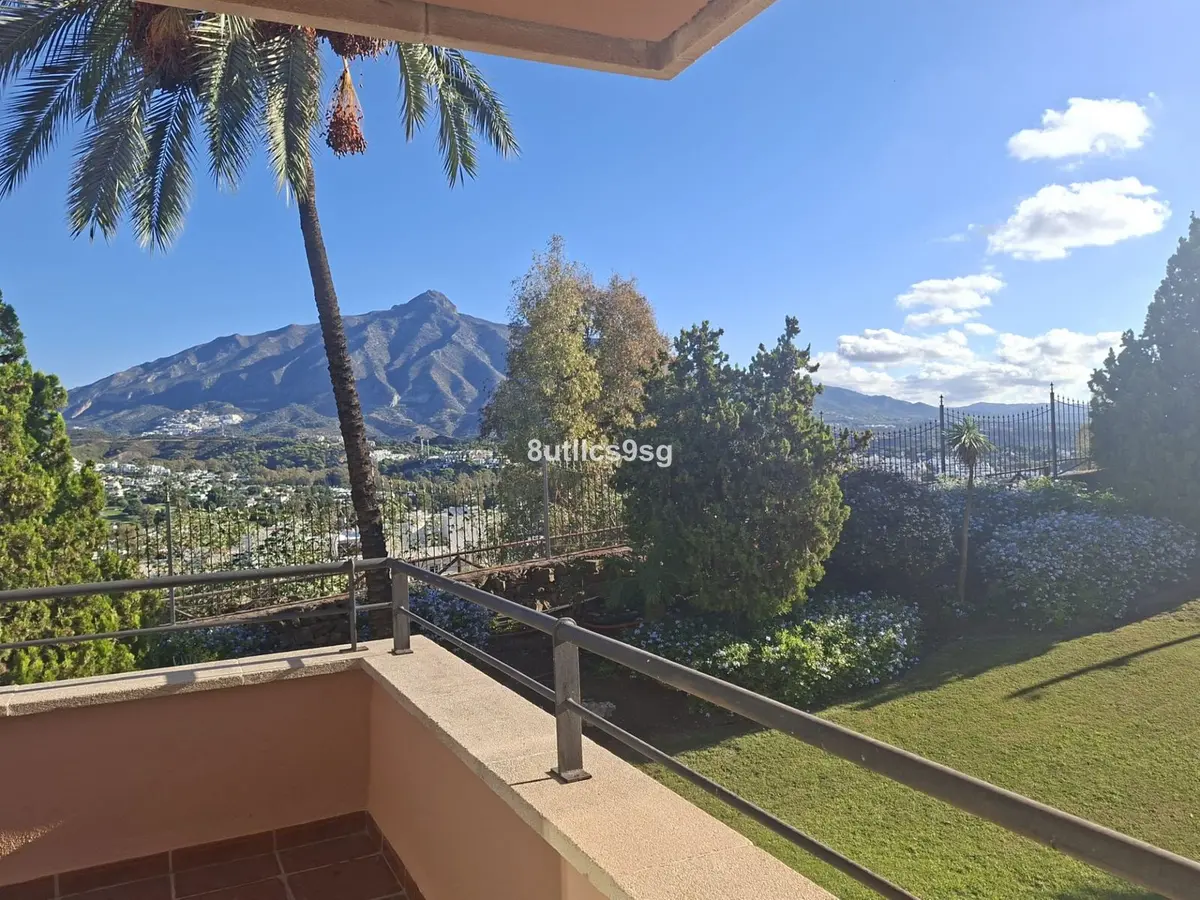 Middle Floor Apartment in Nueva Andalucía