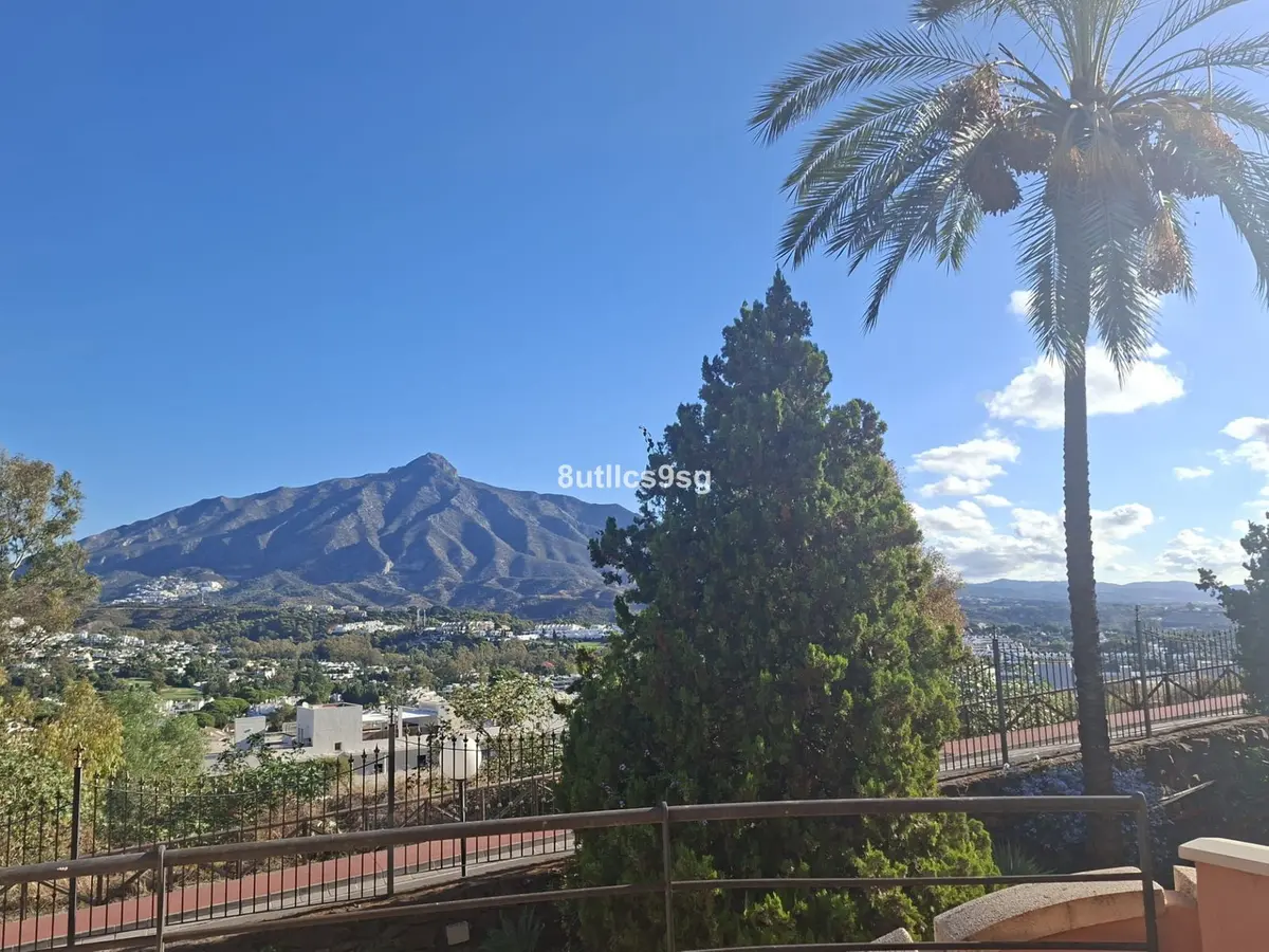 Middle Floor Apartment in Nueva Andalucía