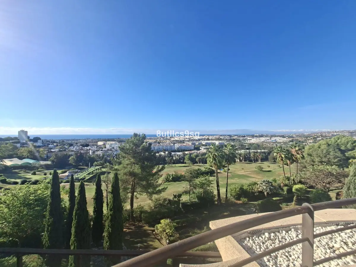 Middle Floor Apartment in Nueva Andalucía