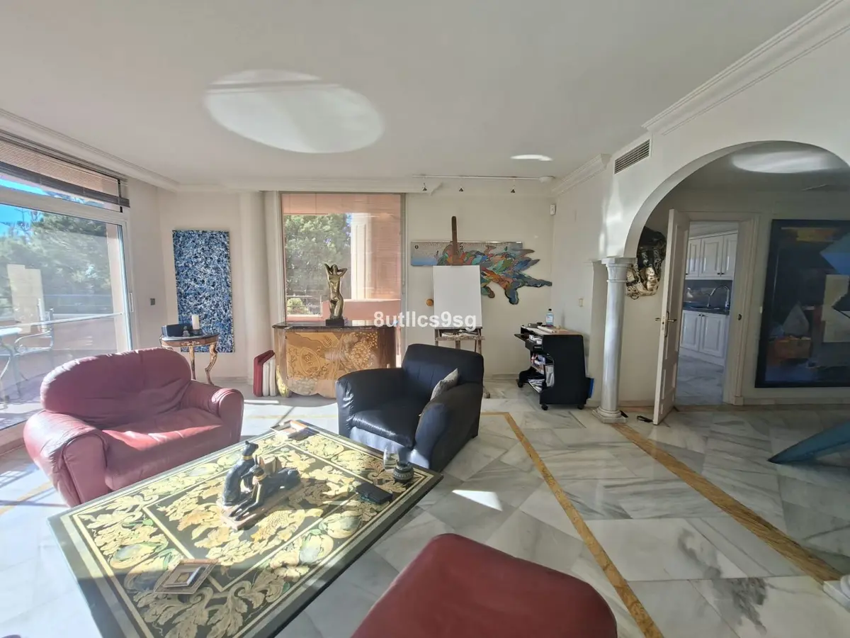 Middle Floor Apartment in Nueva Andalucía