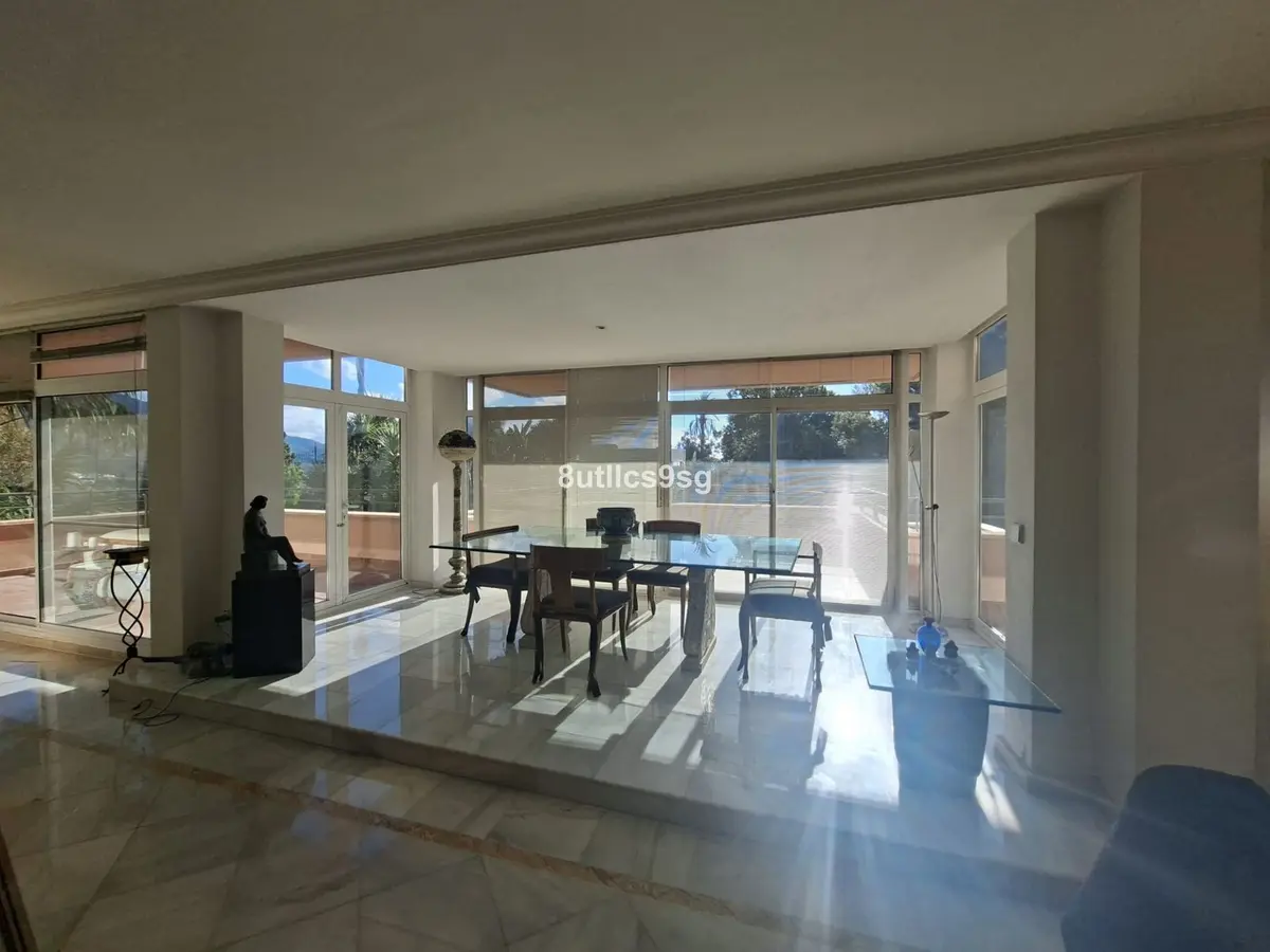 Middle Floor Apartment in Nueva Andalucía